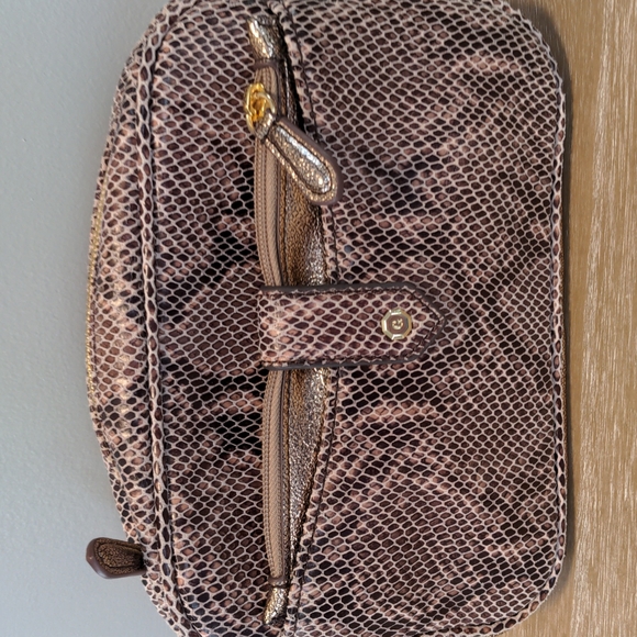 G.I.L.I (Got it Love it) Crossbody Bag with matching Pouch - Picture 3 of 14